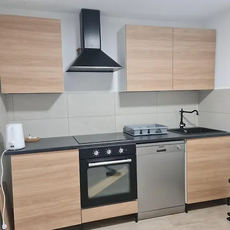 Happy In For 4 Пореч