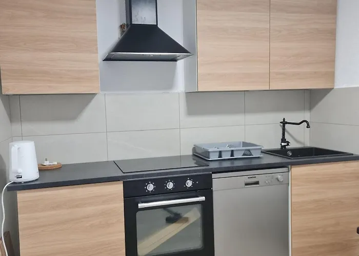 Happy In For 4 Πόρετς